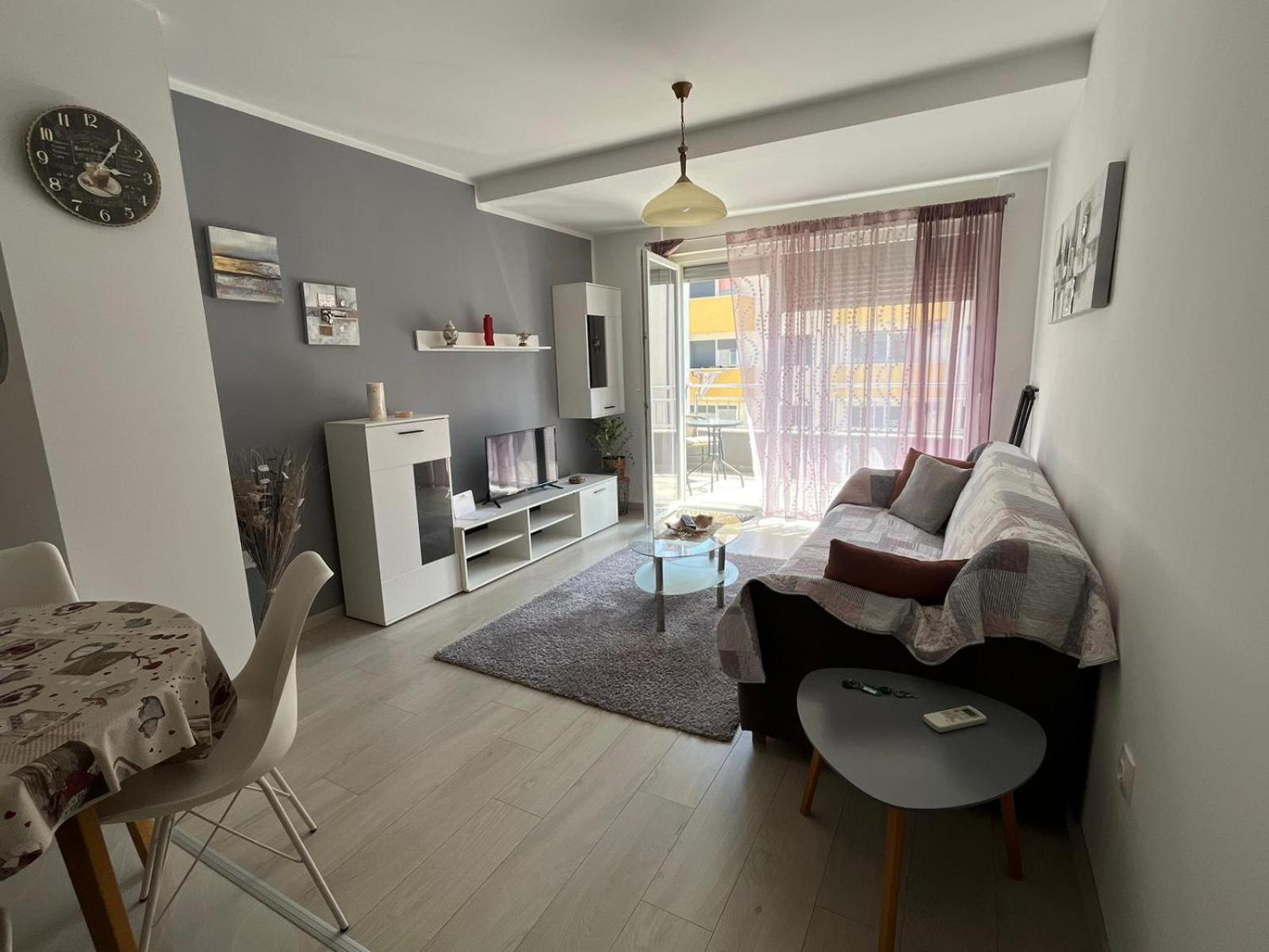 Pink Sky Apartment *