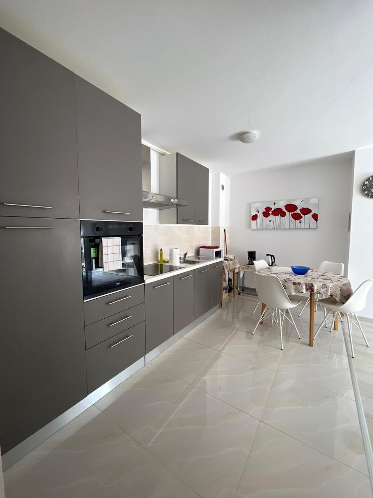 Pink Sky Apartma Pula